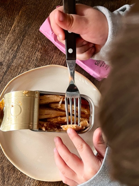 Sardynki bez skóry i ości w oliwie, pikantne 120 g, Lizbona