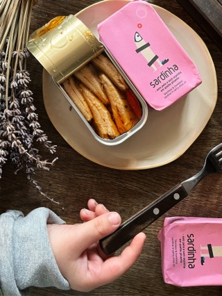 Sardynki bez skóry i ości w oliwie, pikantne 120 g, Lizbona