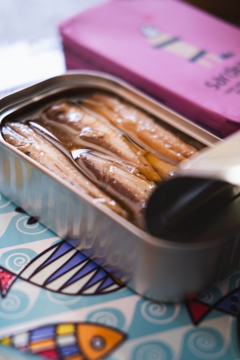 Sardynki bez skóry i ości w oliwie, pikantne 120 g, Lizbona